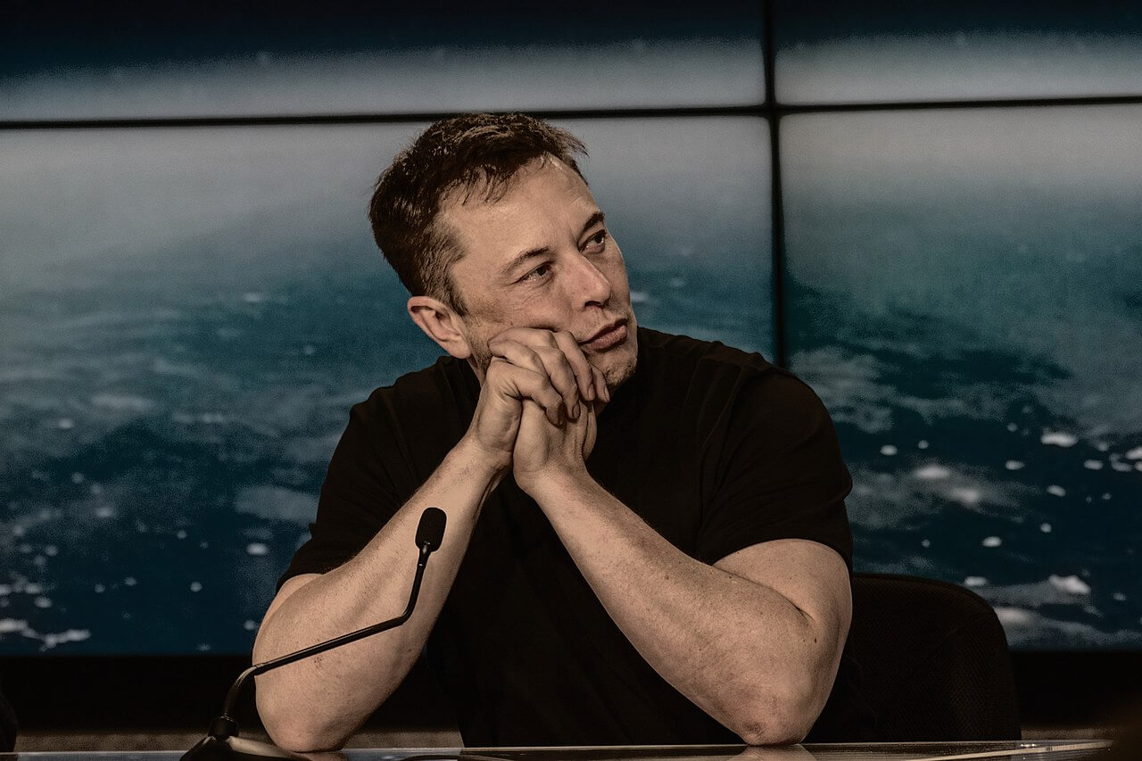 1280px-elon_musk_at_a_press_conference