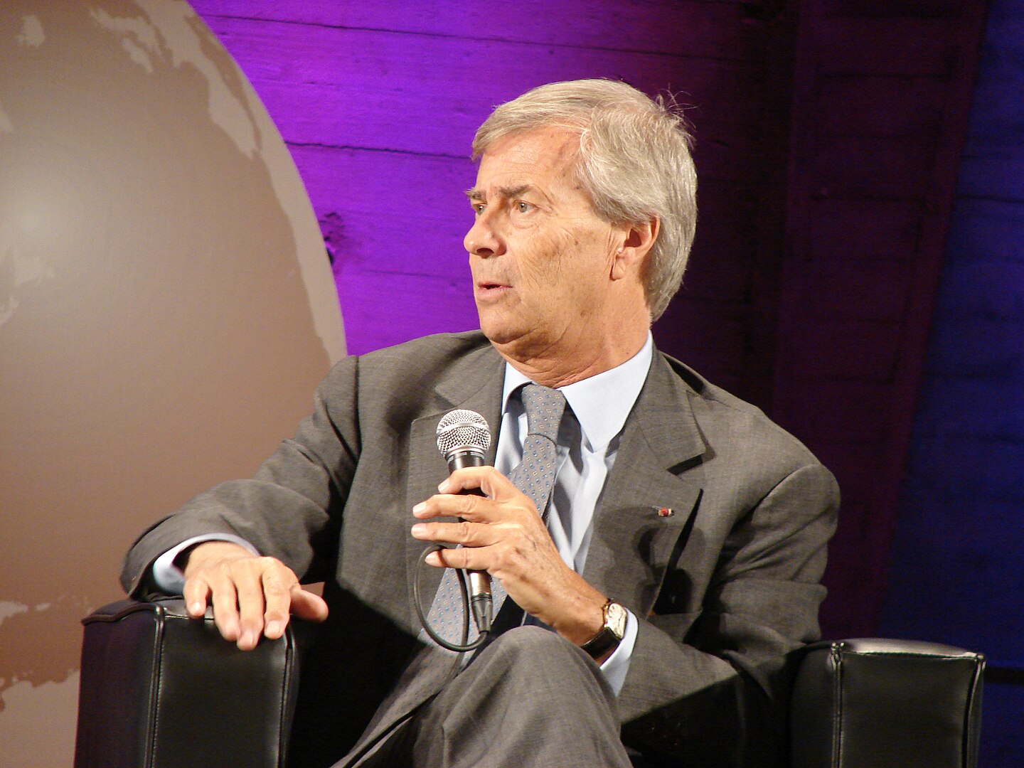 1440px-2013_global_conference_at_unesco_vincent_bollore