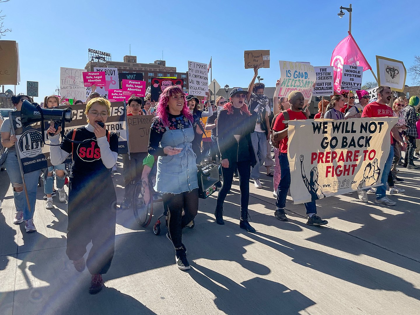 1440px-defend_roe_v_wade_0025_52062167060