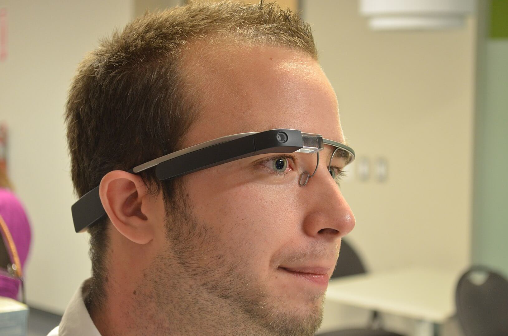 1631px-googleglassmeetup2014