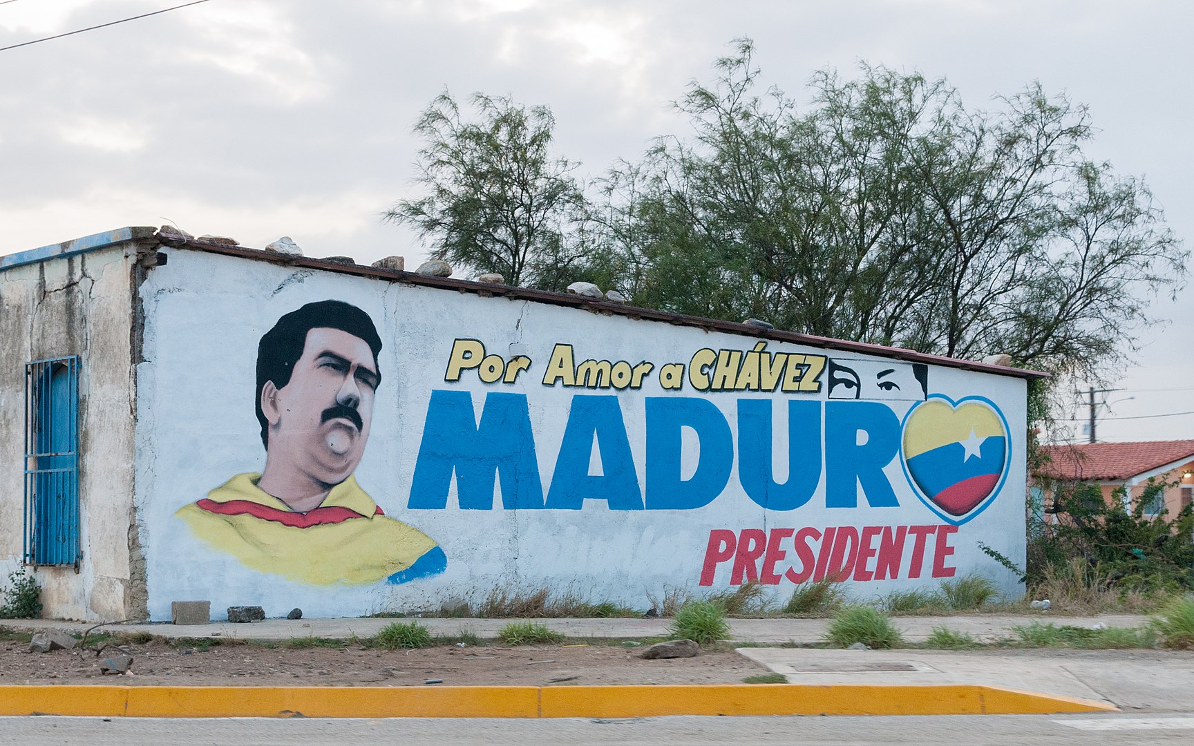 1728px-maduro_advertising