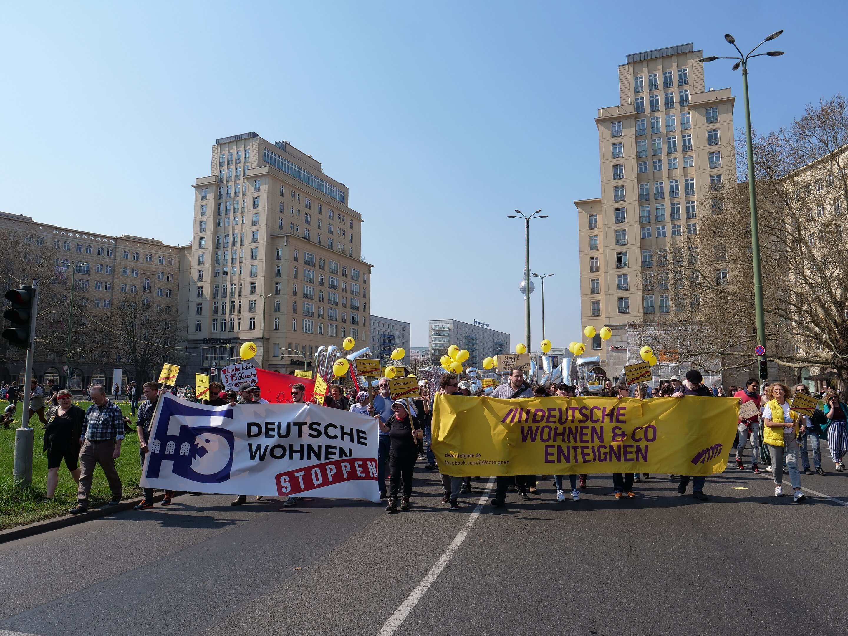 2880px-mietenwahnsinn_demonstration_in_berlin_06-04-2019_11