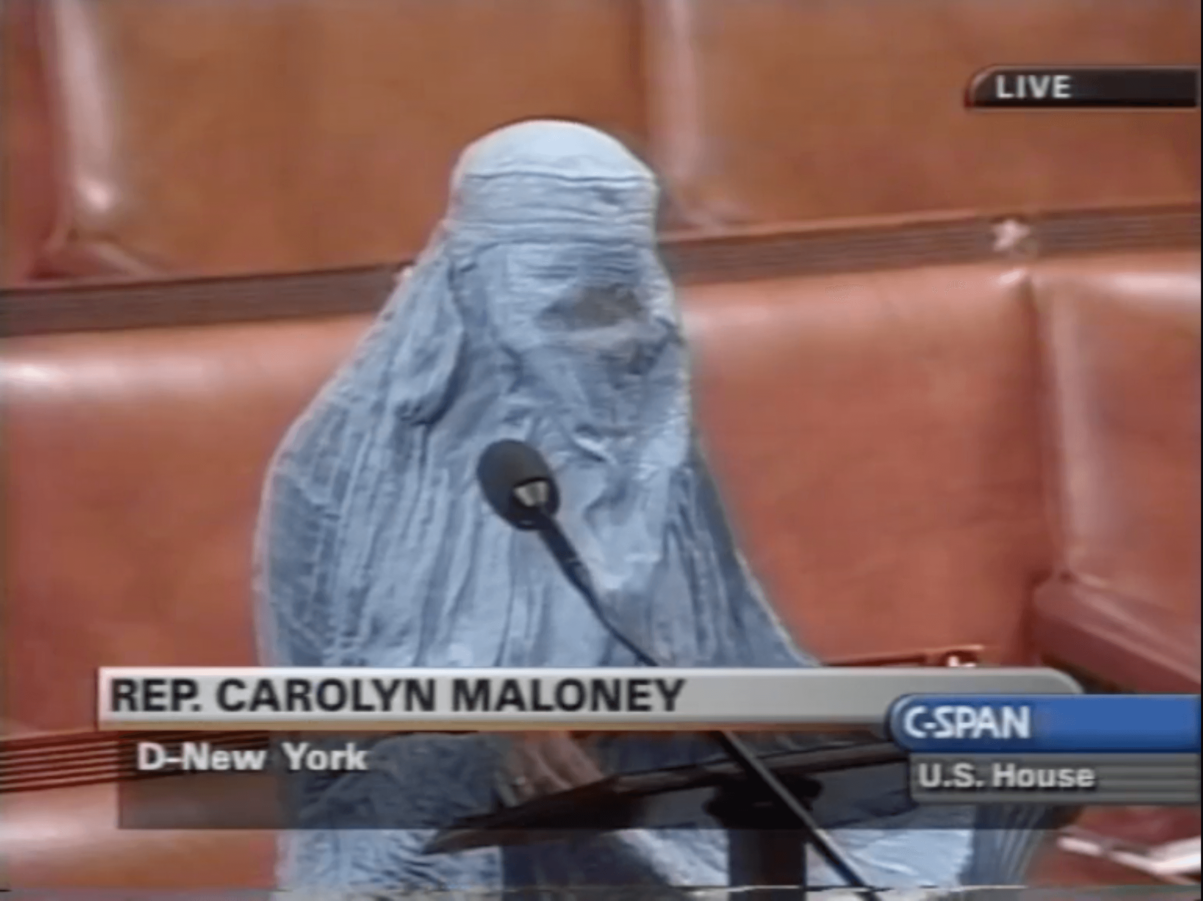 carolyn_maloney_in_burqa