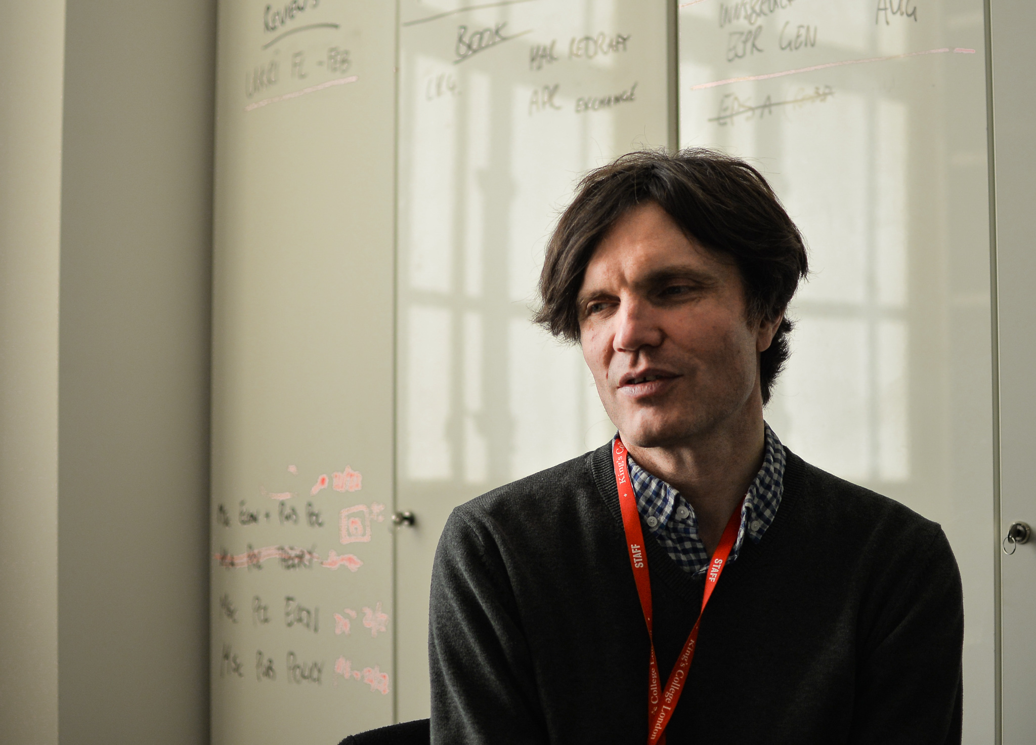 Andrew Blick ve své kanceláři na kampusu King's College v Londýně. 