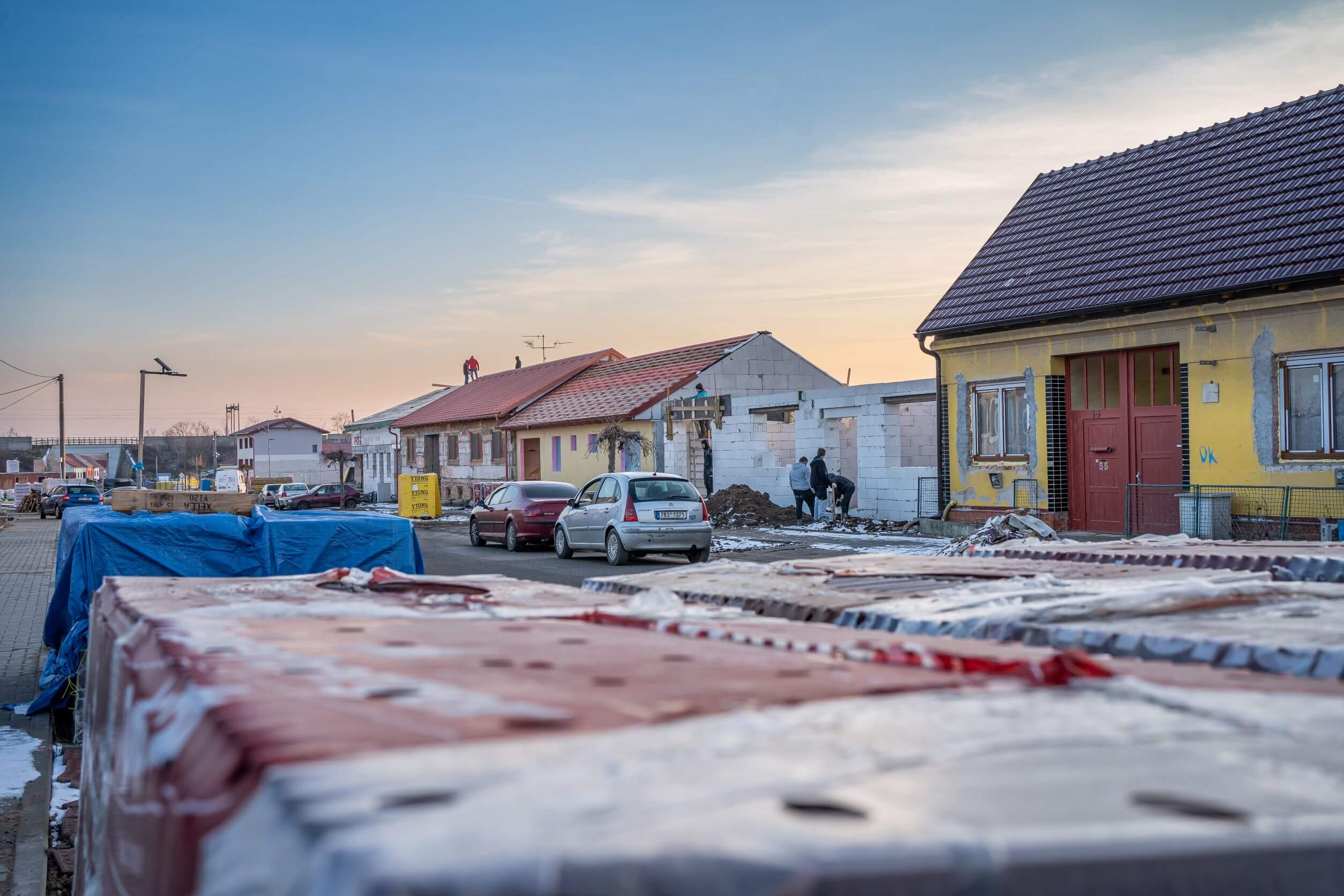 hrusky-zaciatok-obce-_mensi