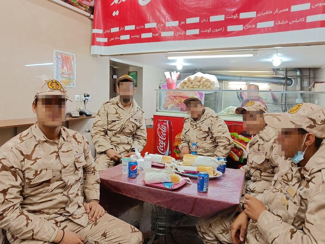 nejen-vojaci-zakladni-sluzby-maji-zvysenou-pohotovost.-rezim-chce-byt-v-ulicich-videt