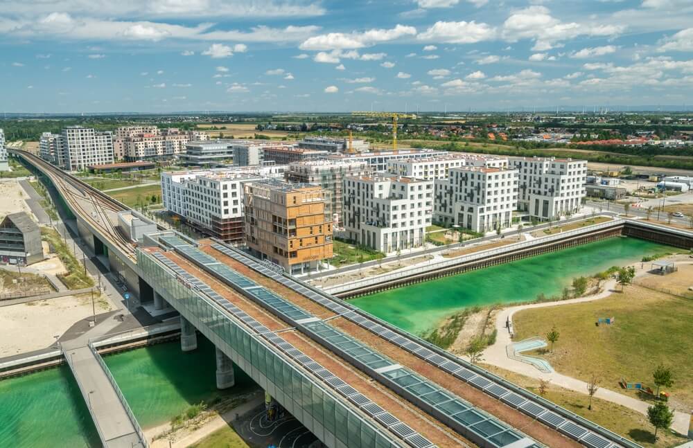 shutterstock_2179067887-1