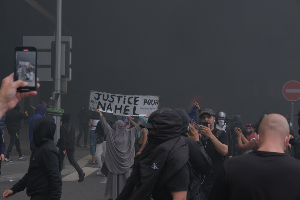 shutterstock_2324779819