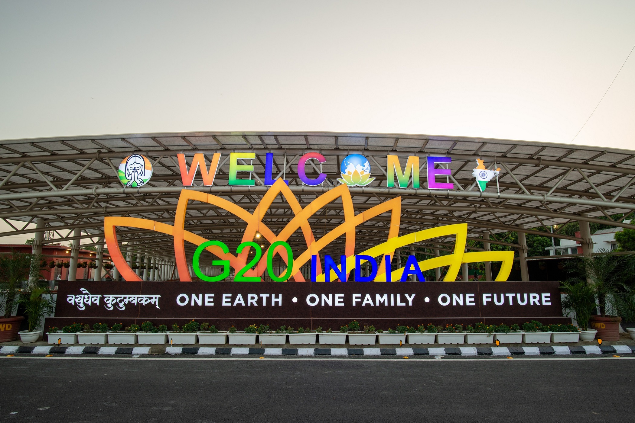 New,Delhi,,India-aug,31,2023:,Traffic,Moves,Past,A,G20