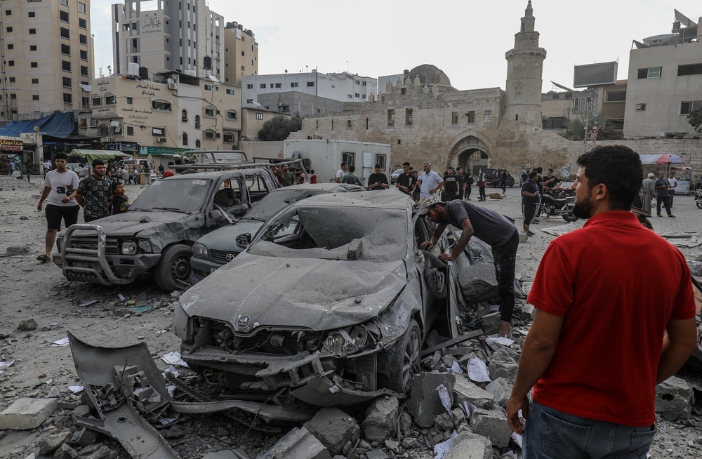 People,Search,The,Khan,Yunis,Municipality,Building,After,An,Israeli