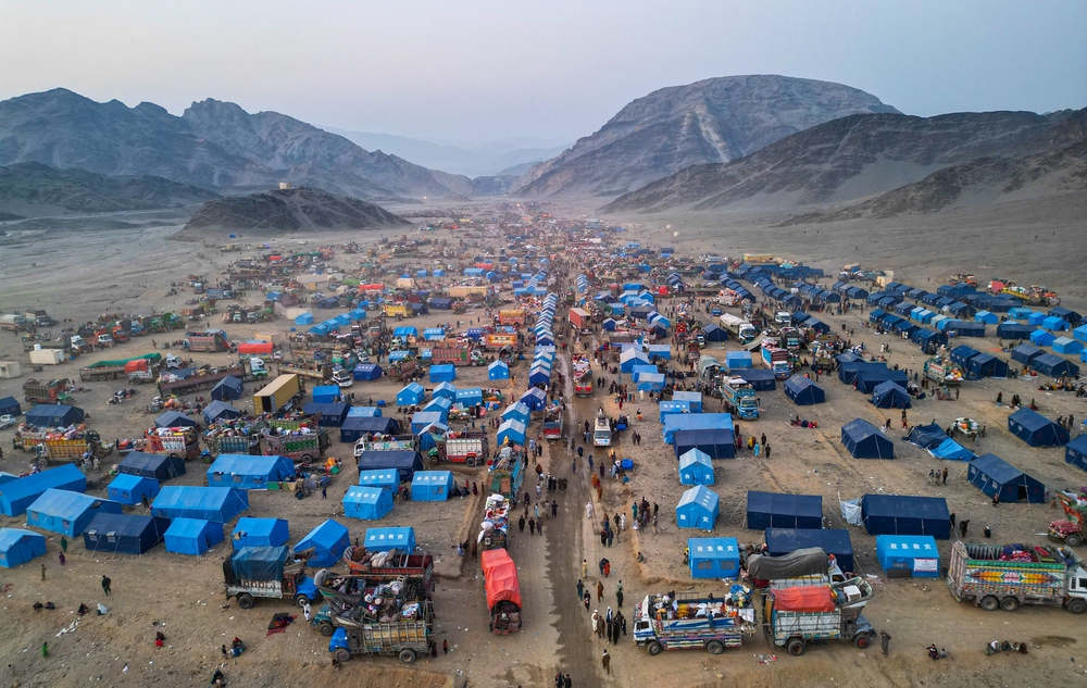Drone,Footage,Of,Thousands,Of,Afghan,Refugees,Returning,From,Pakistan,