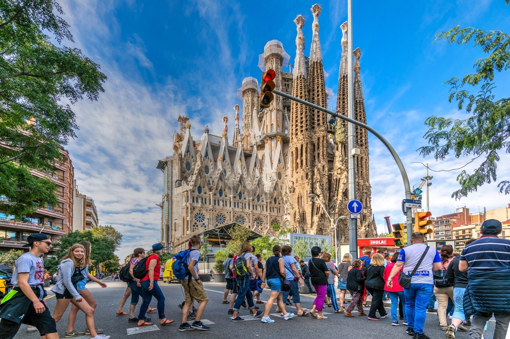 Barcelona,,Catalonia,,Spain, ,October,12,,2019:,Tourists,Crossing,The