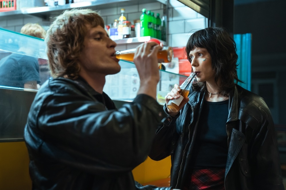 Couple,Of,Informal,People,Drinking,Beverage,From,The,Bottle,While