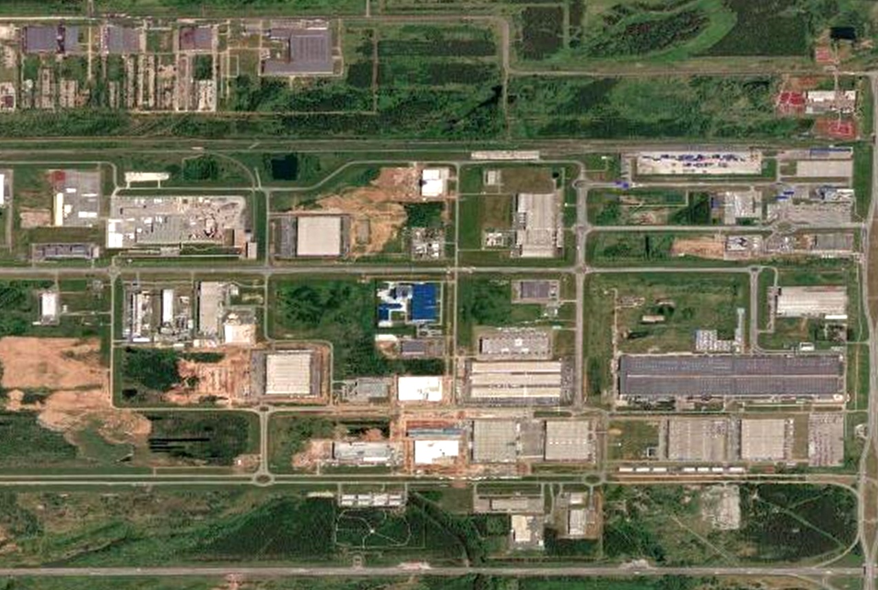 Satelitní snímek dronové továrny v Tatarstánu | Foto: NASA / Wikimedia Commons