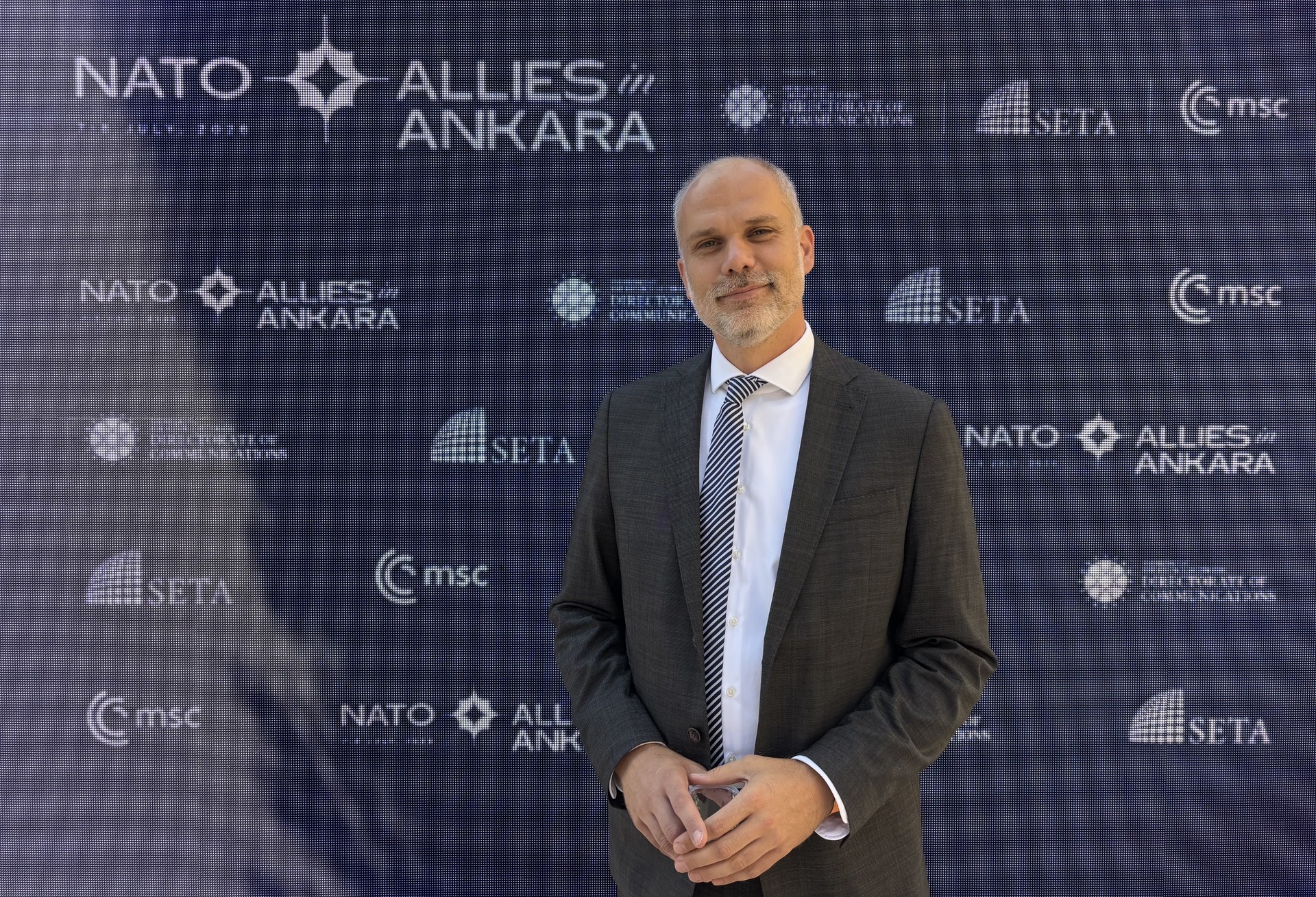 Martin Sklenár, hlavní obranný expert GLOBSEC, na summitu NATO v Ankaře. 