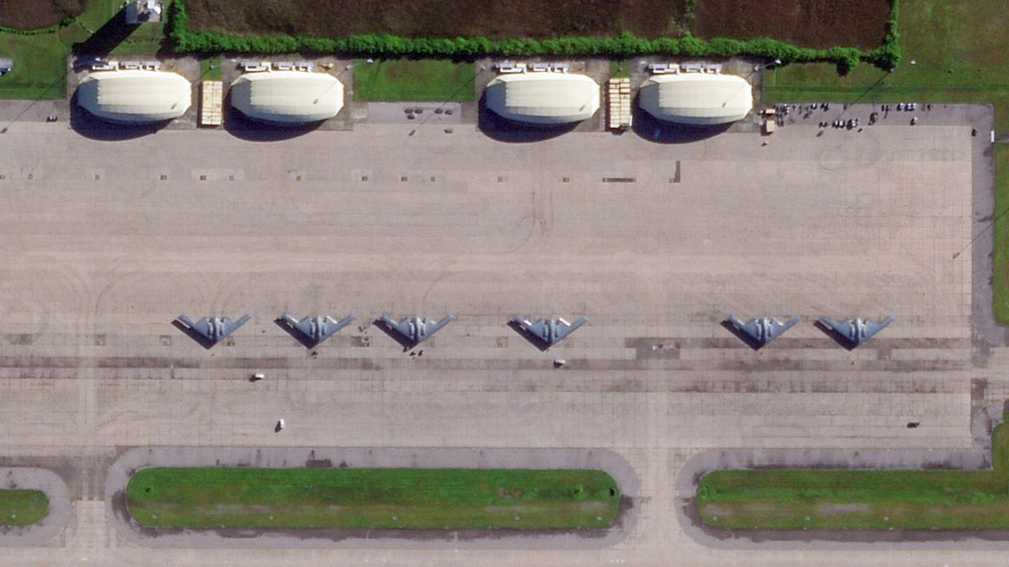 Bombardéry B-2 na základně Diego Garcia