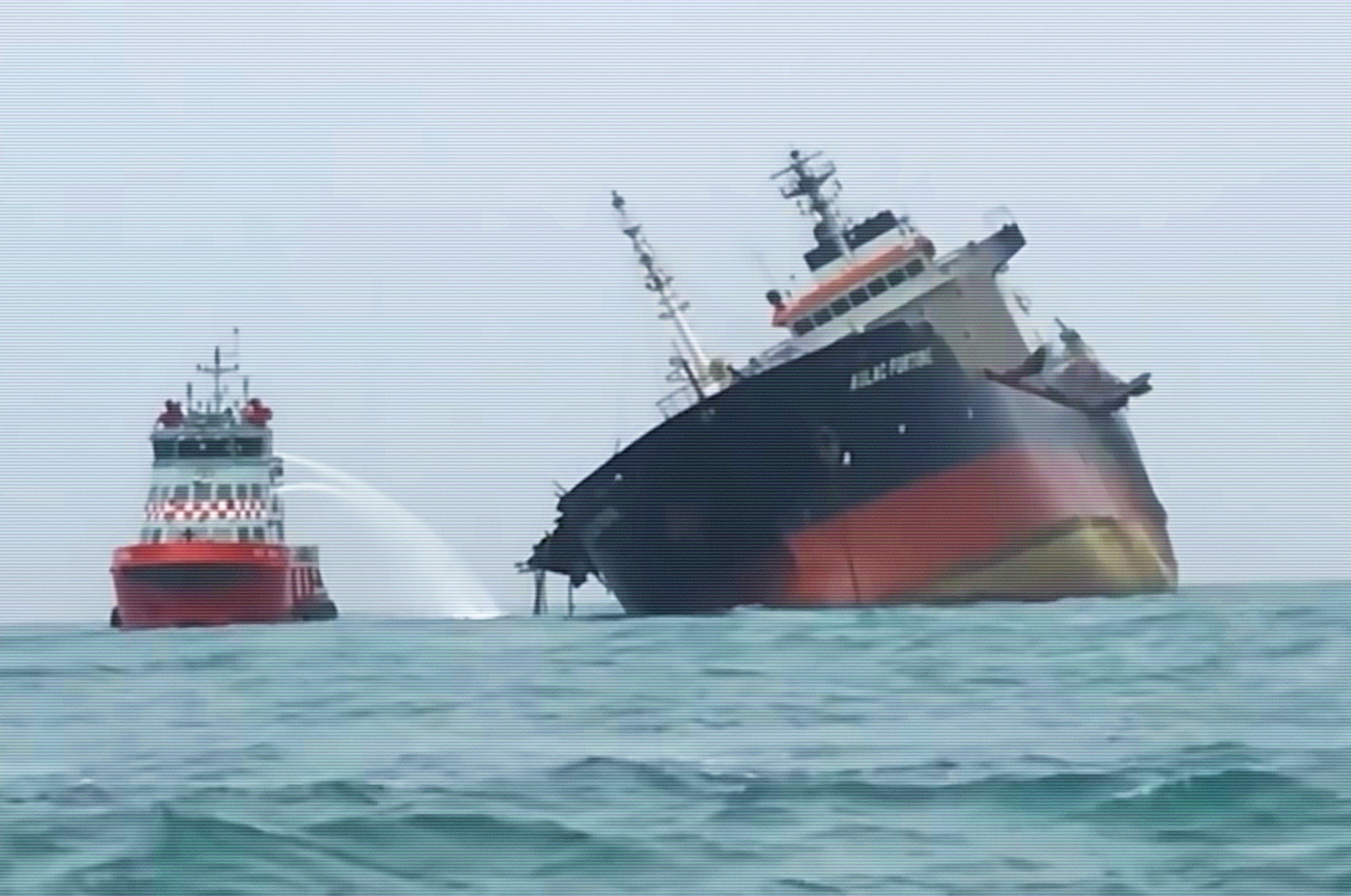 Nákladní loď v Hormuzském průlivu