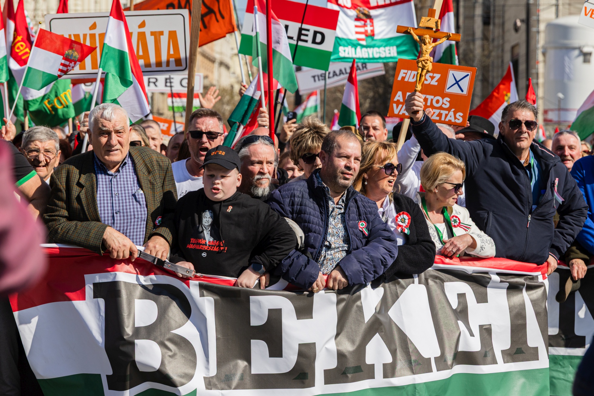 Na demonstraci pořádanou vládním Fideszem se lidé sjeli z různých koutů Maďarska