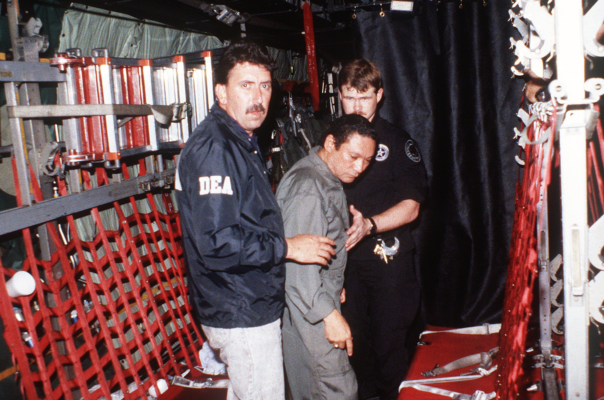 Manuel Noriega zajatý americkými agenty