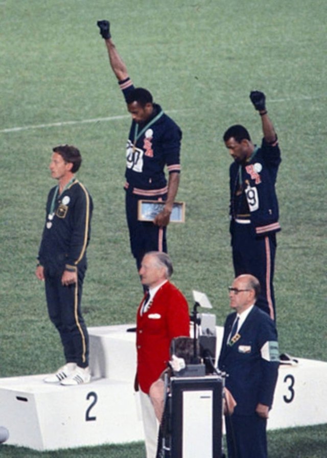 Protest amerických atletů na olympiádě v Mexiku v roce 1968