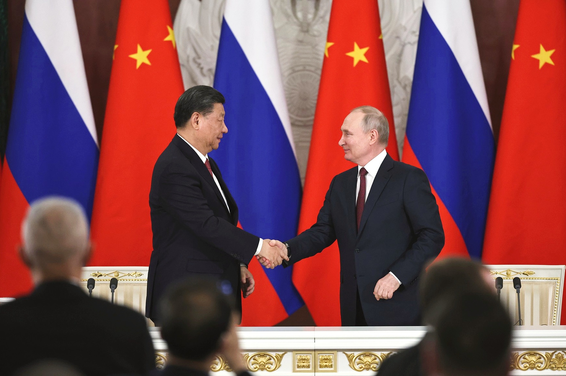 Čínský prezident Si Ťin-pching a ruský prezident Vladimir Putin